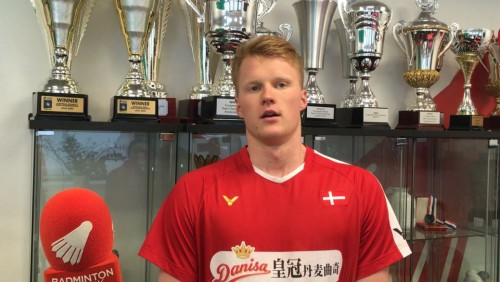 关注而跟随 关注而跟随